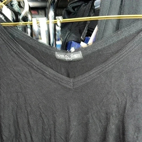 KIM & CAMI top - Picture 2 of 2